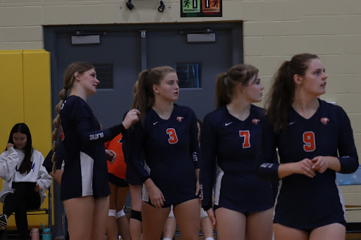 The Hawks JV Volleyball team narrowly beat out Shawnee Mission East 26-24 with a great comeback scoring 8 consecutive points. “You do better when you have energy and fun. If you don’t have either of those then you just give up and in my opinion winning is better than losing,” said Charlee Milligan.